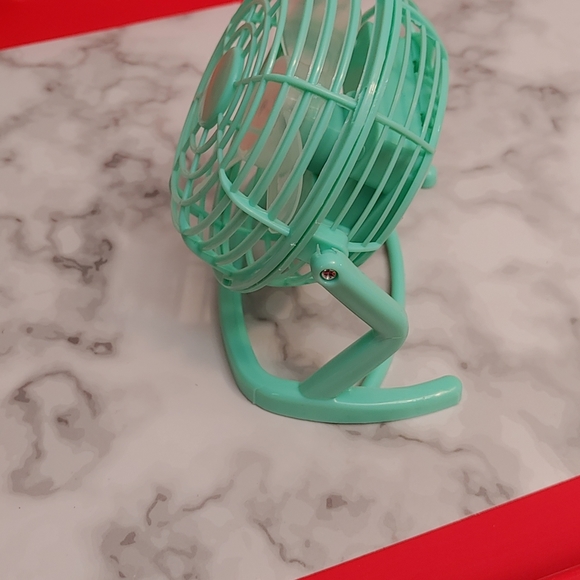 Mini Desk Fan - Picture 2 of 4